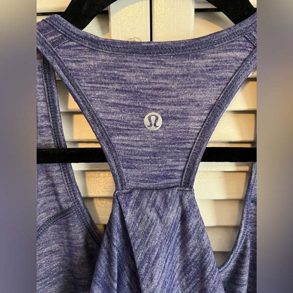 VGUC Lululemon Essential Tank Size 2 4 ? Emperor Blue Reverse Pleat Back Yoga - Picture 3 of 5